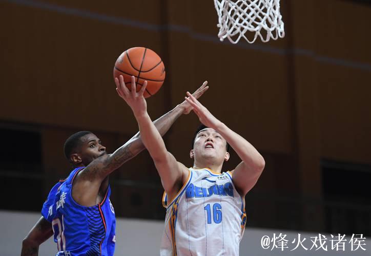 张才仁再度上篮得手,北京末节狂轰20-7&领先优势扩大至31分 张才仁再度上篮得手,北京末节狂轰20-7&领先优势扩大至31分